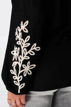 Haut avec broderie
