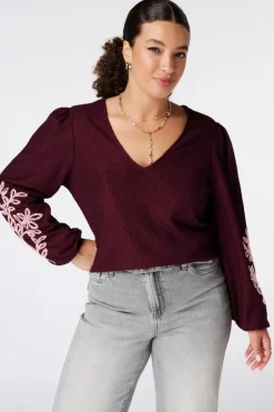 Haut avec broderie