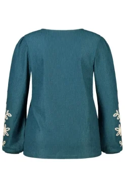 Haut avec broderie