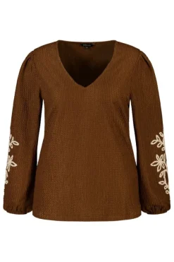 Haut avec broderie