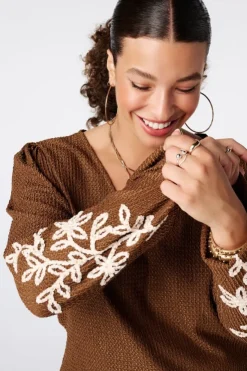 Haut avec broderie