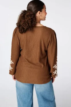 Haut avec broderie