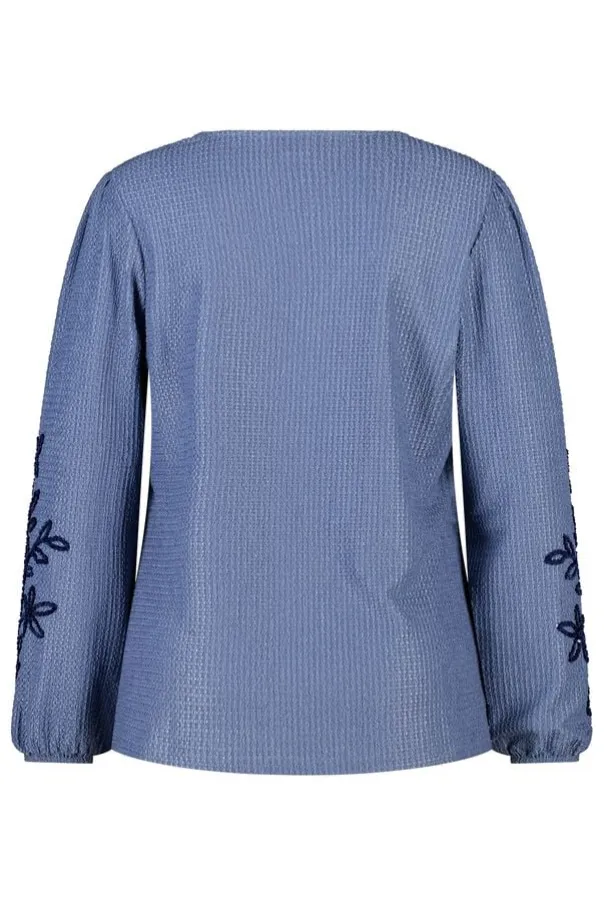 Haut avec broderie
