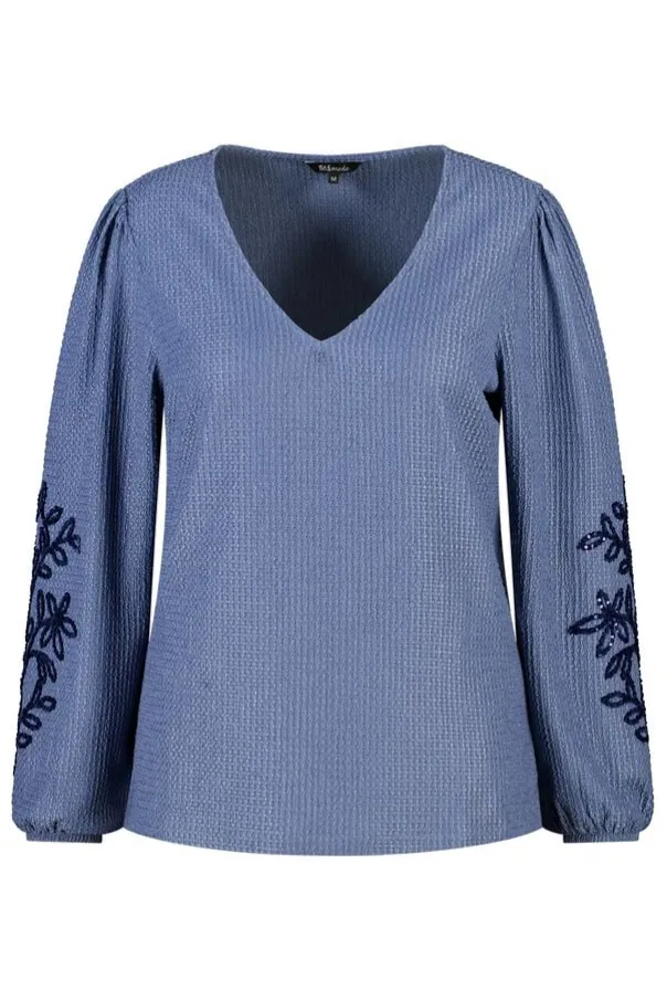 Haut avec broderie