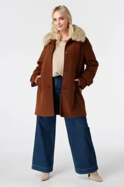Manteau avec col en fausse fourrure
