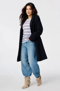 Manteau court à boutons