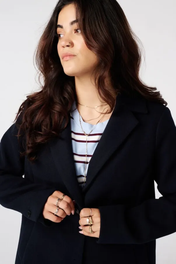 Manteau court à boutons