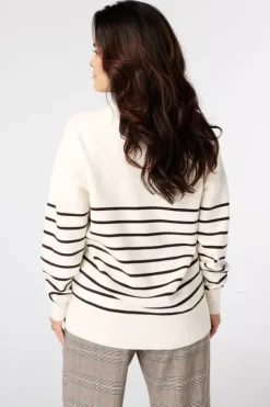 Pull rayé à col en V