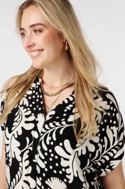 Robe à encolure en V