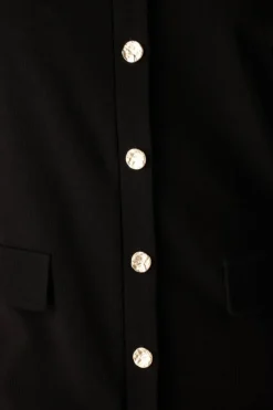 Robe à fermeture boutonnée