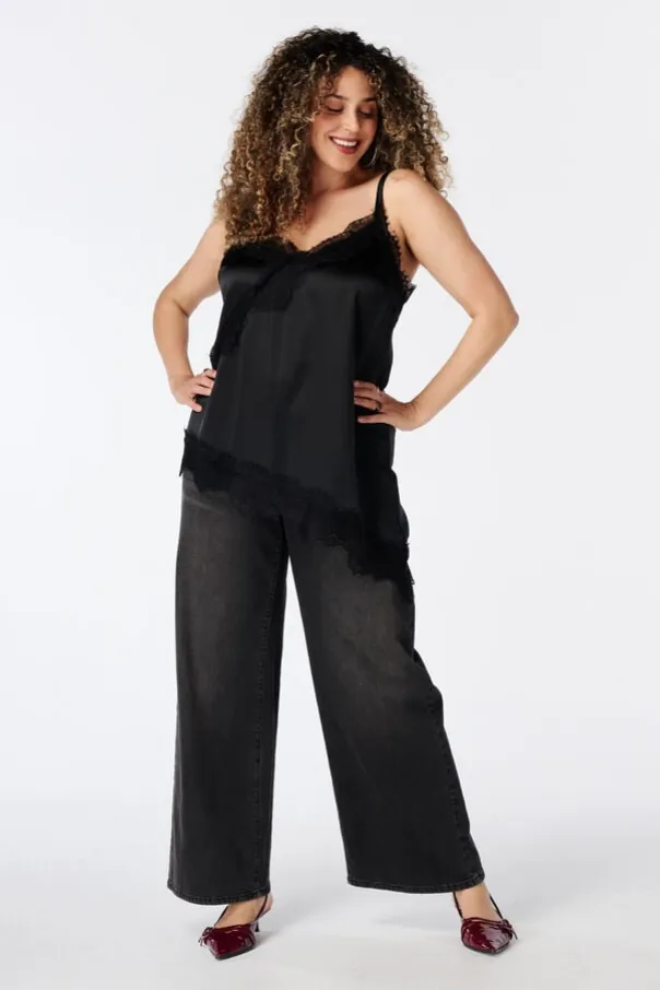 Top asymétrique avec dentelle